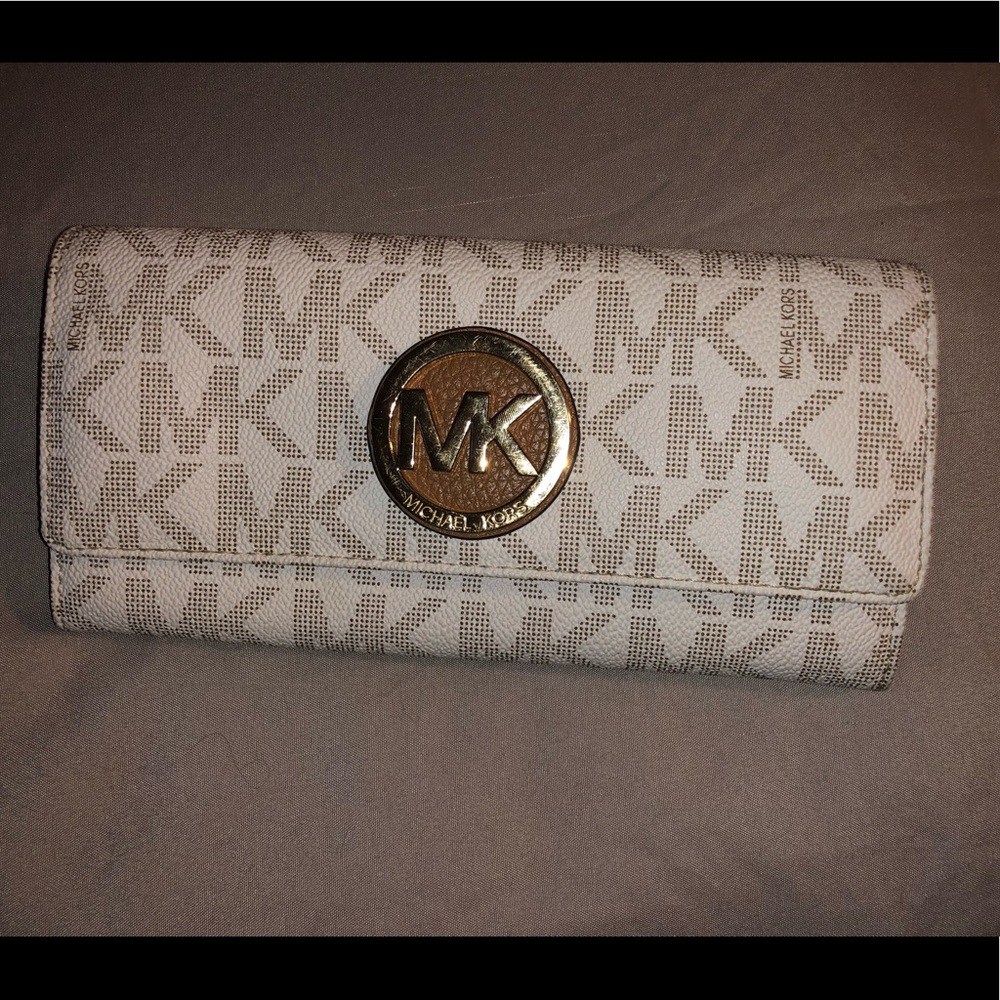 Michael Kors wallet!!
